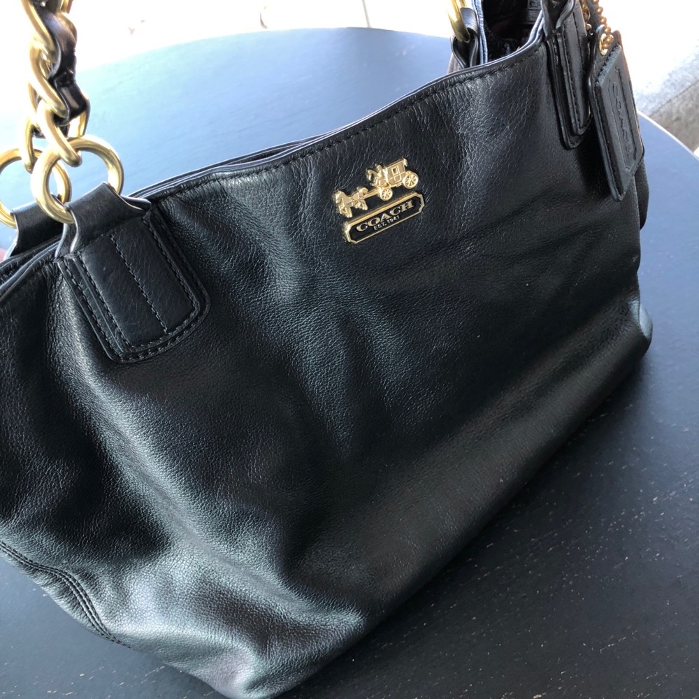 Coach Shoulder Bag With Gold Chain Detail